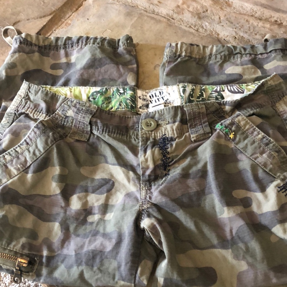 Old Navy Low Waist Cargo Camo Print Capri Pants 4